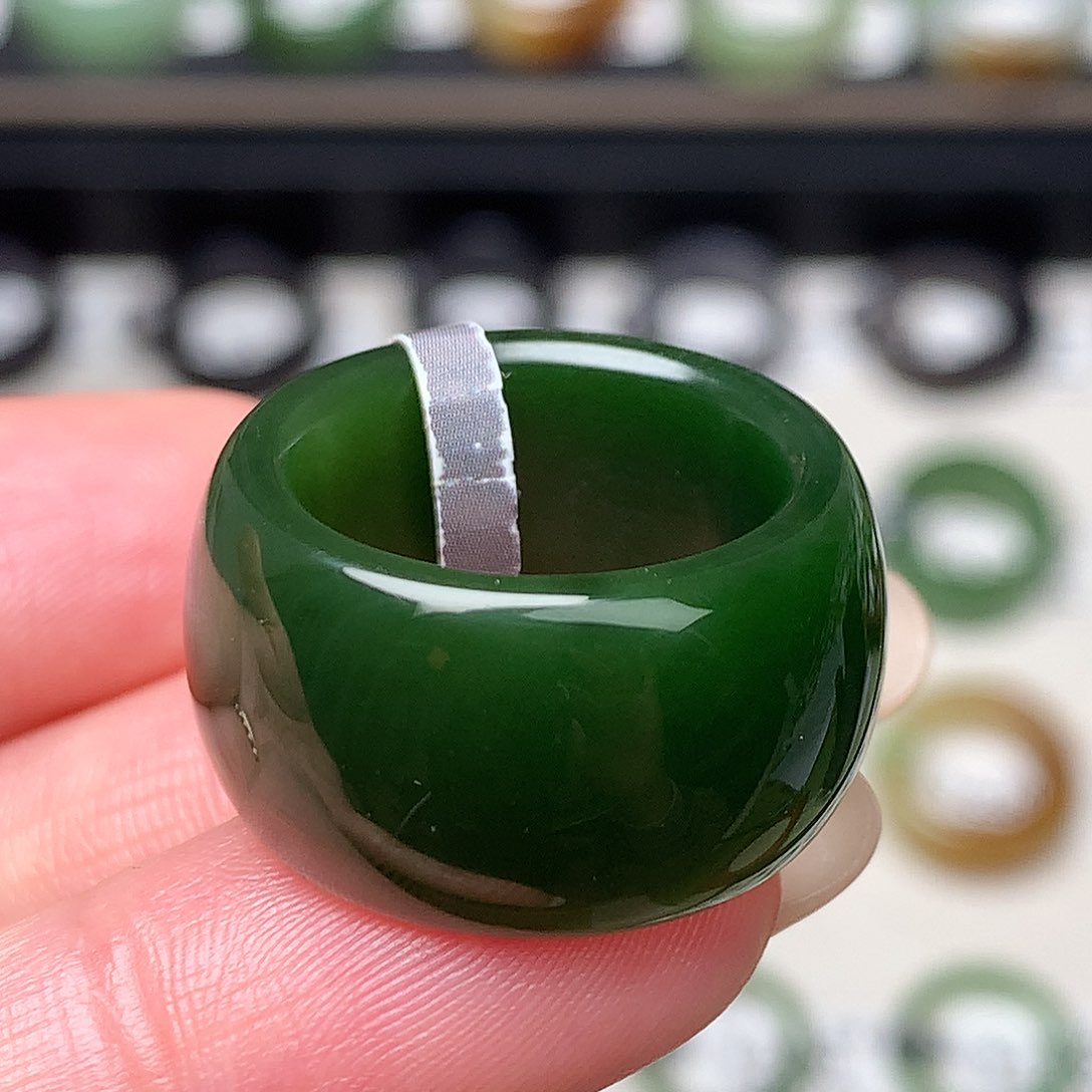 未镶嵌戒指和田玉