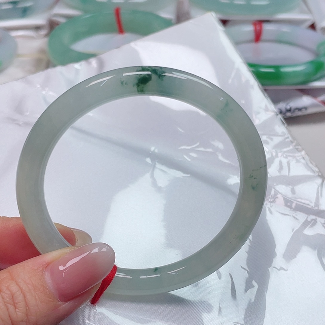 翡翠未镶嵌手镯（圆镯）