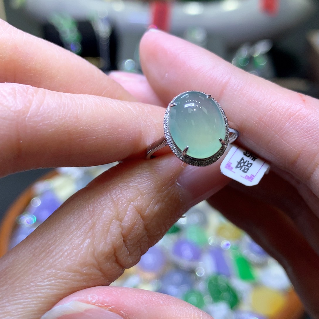 【闪购商品】翡翠颈饰18K金镶嵌翡翠吊坠项链