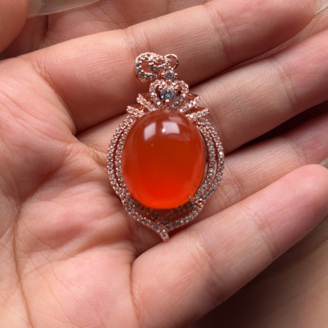 南红玛瑙吊坠(不含链)合金可**?