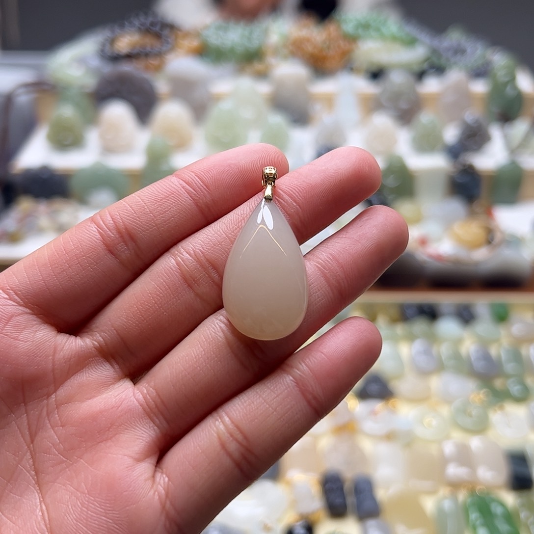 和田玉吊坠(赠链)18K金镶嵌幸***中