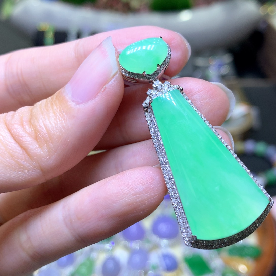 【闪购商品】翡翠颈饰18K金镶嵌翡翠吊坠项链