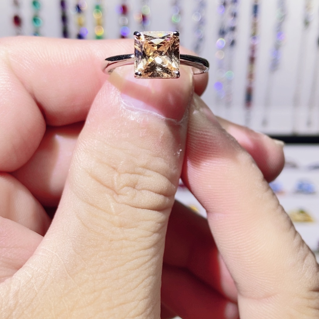 银S925镶嵌耳饰托帕石