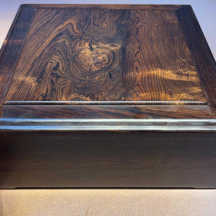 雁***，机关盒。             