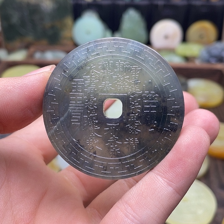 蛇纹石玉挂件未镶嵌