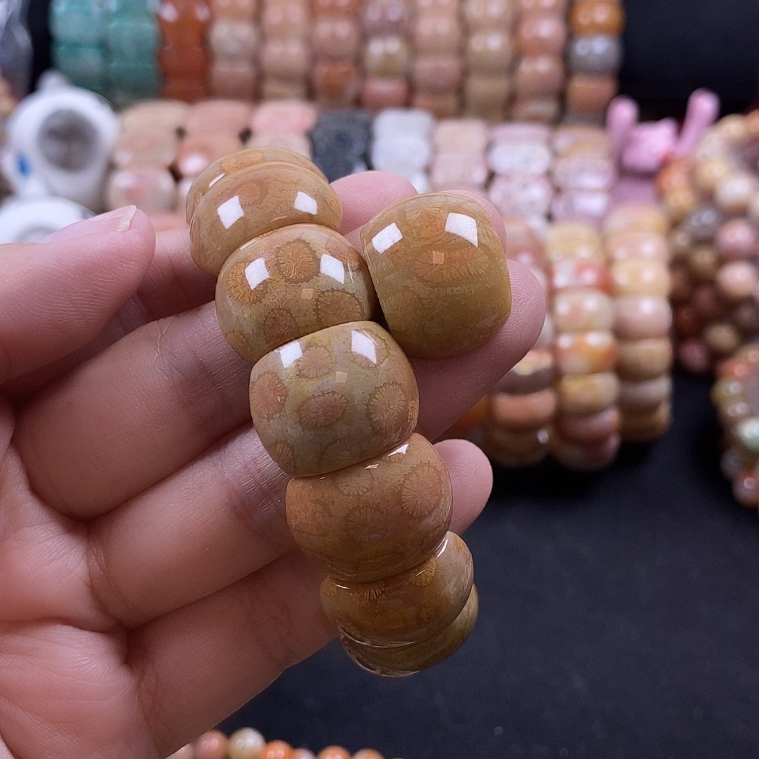 黄***兰硅化珊瑚（珊瑚玉）未镶嵌手牌 上新