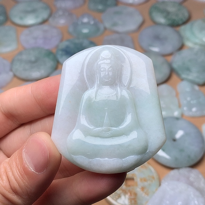 兴***艺翡翠未镶嵌颈饰观音