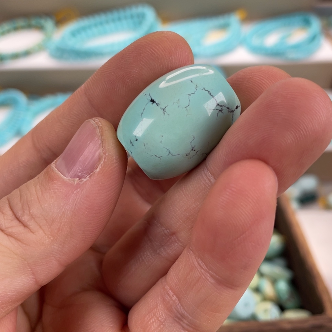 绿松石未镶嵌颈饰