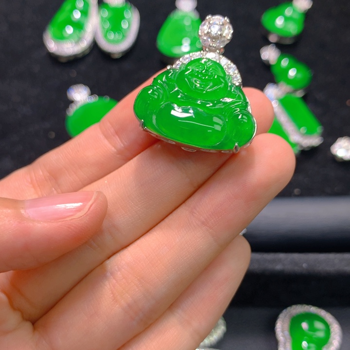 翡翠银S925镶嵌颈饰珂**?一个