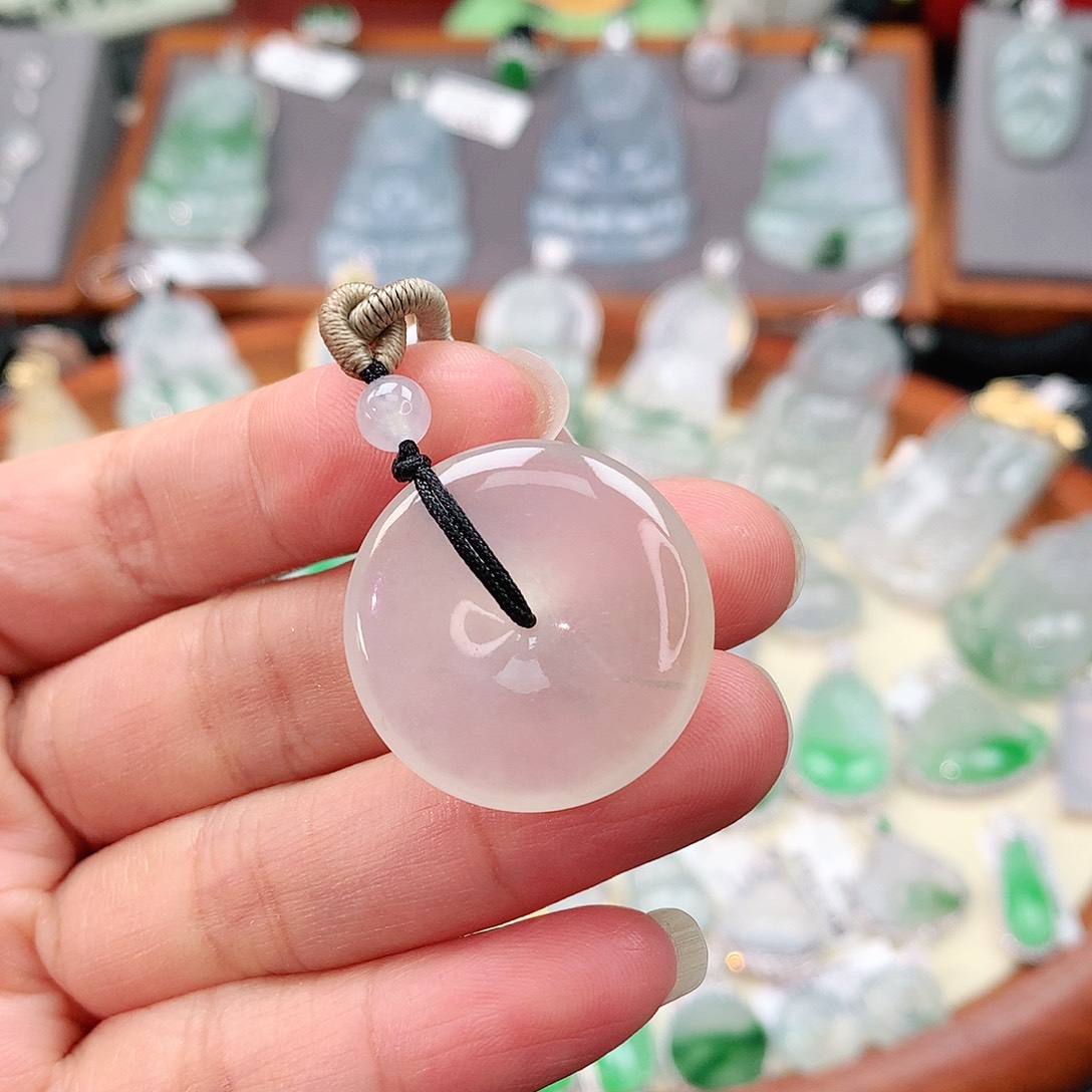 颈饰18K金镶嵌翡翠平安扣