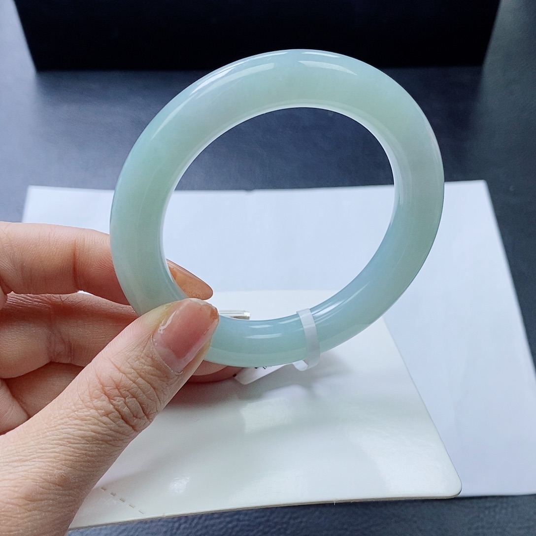 翡翠手镯未镶嵌58圈口