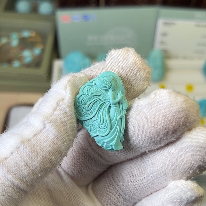 绿松石未镶嵌颈饰