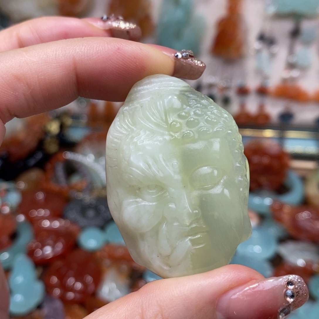 蛇纹石玉颈饰未镶嵌