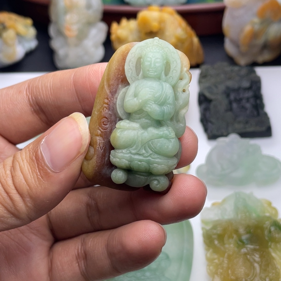 定制翡翠未镶嵌大日如来