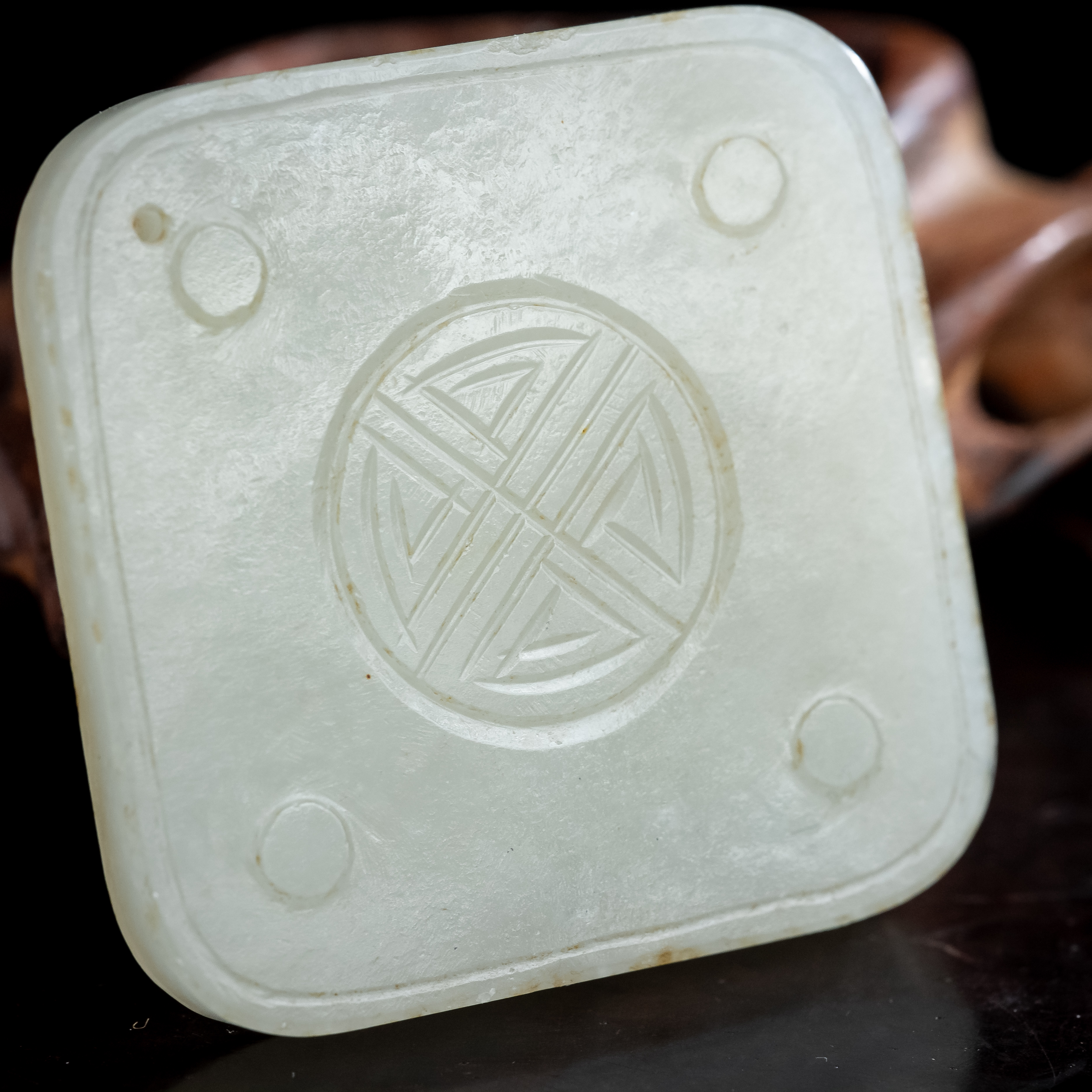 清代和田玉团寿纹玉佩