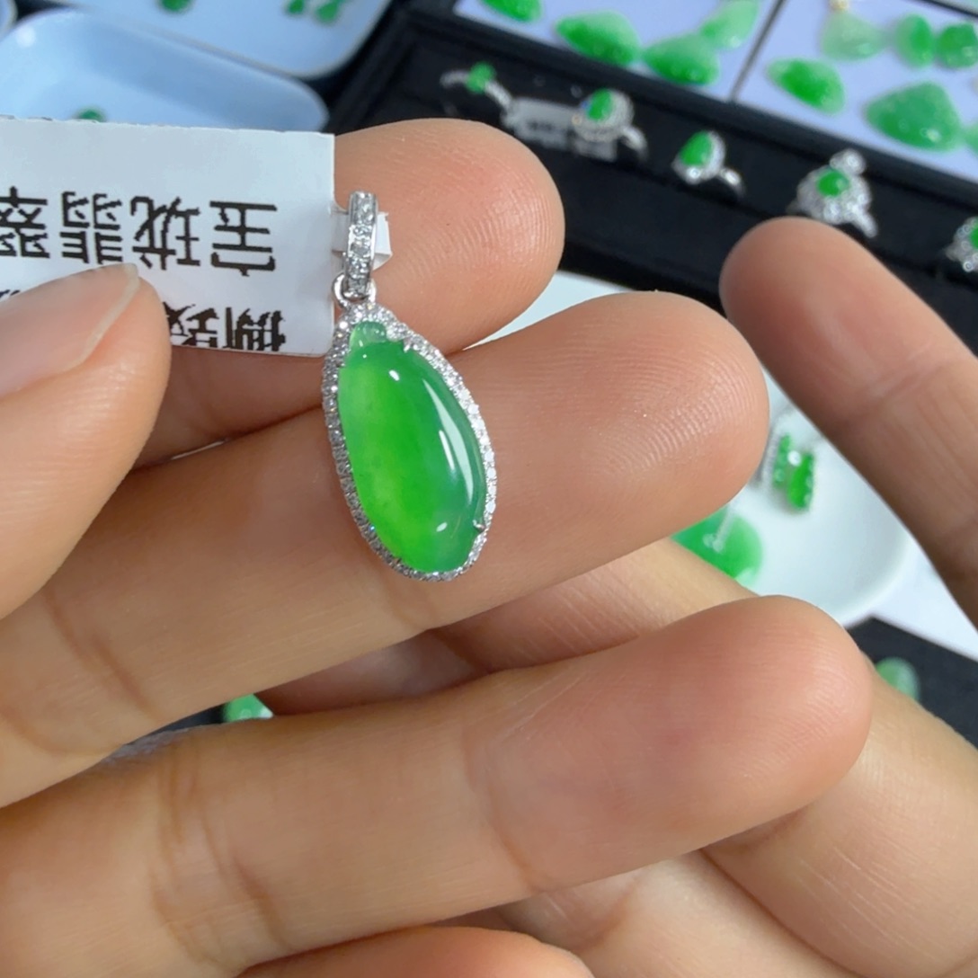翡翠吊坠(不含链)18K金镶嵌福瓜