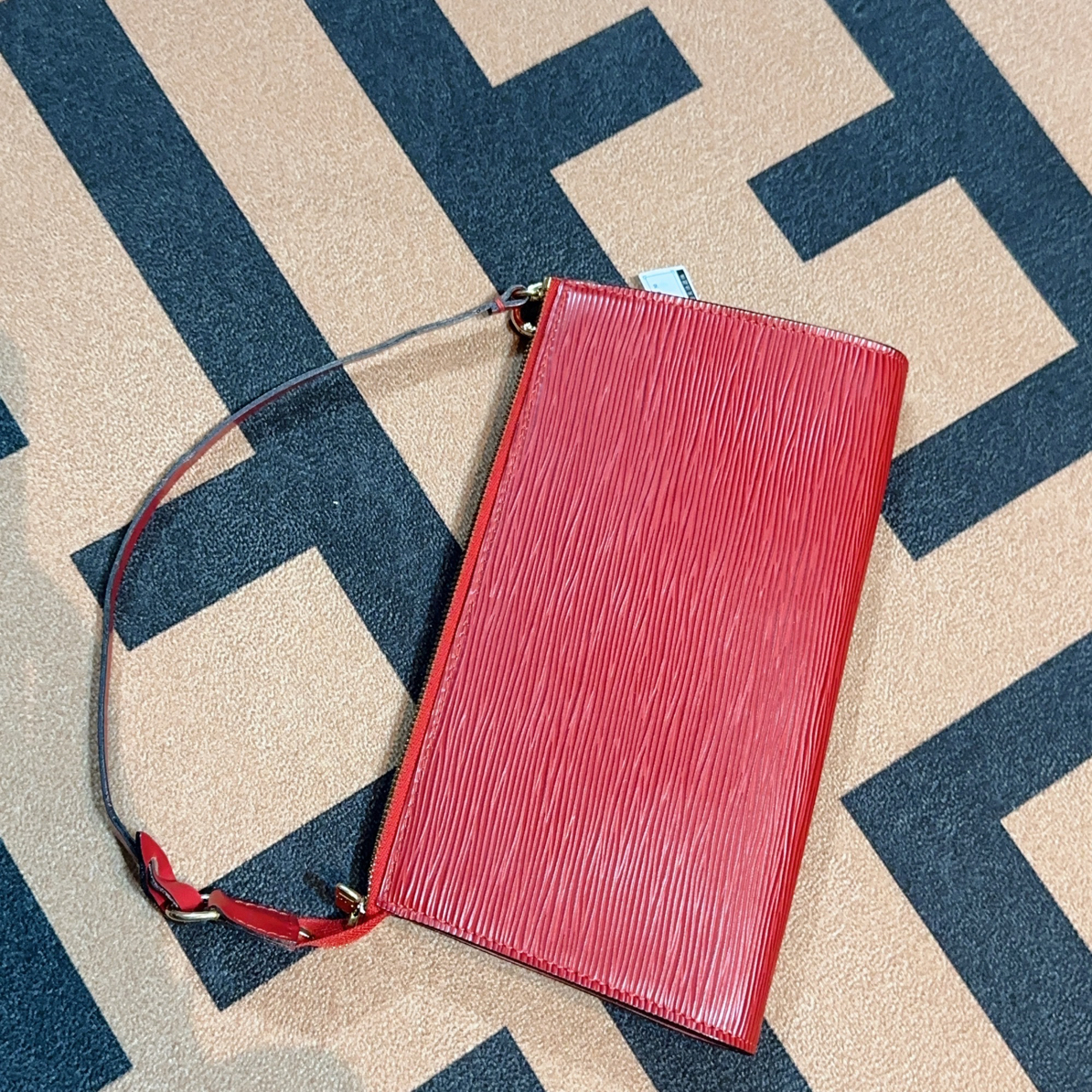 95新 LouisVuitton/路易威登 LV/路易威登/红色水波纹腋下包QC12