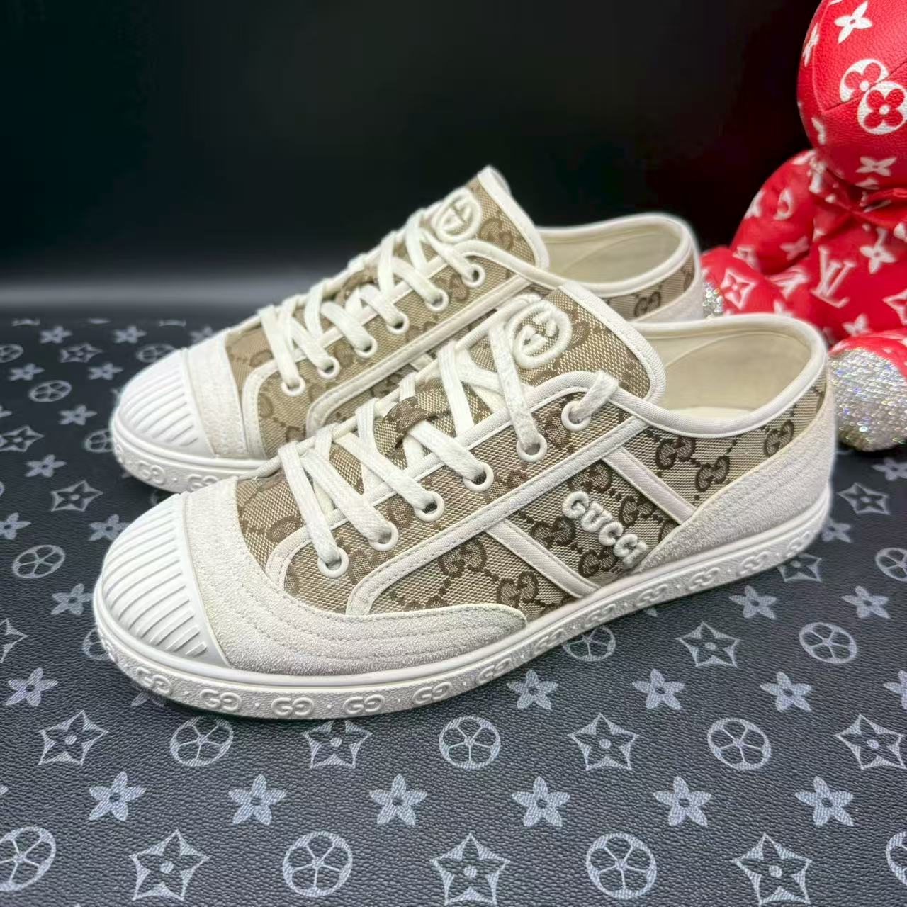 95新 GUCCI/古驰 白棕色帆布老花休闲时尚舒适低帮板鞋39码lz374