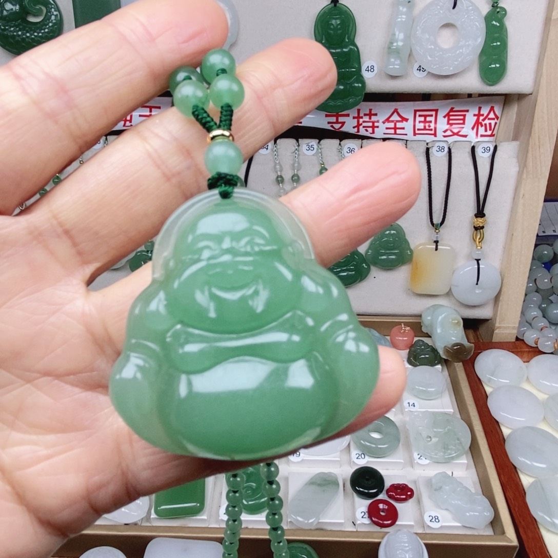 石英质玉（非洲翠）未镶嵌颈饰