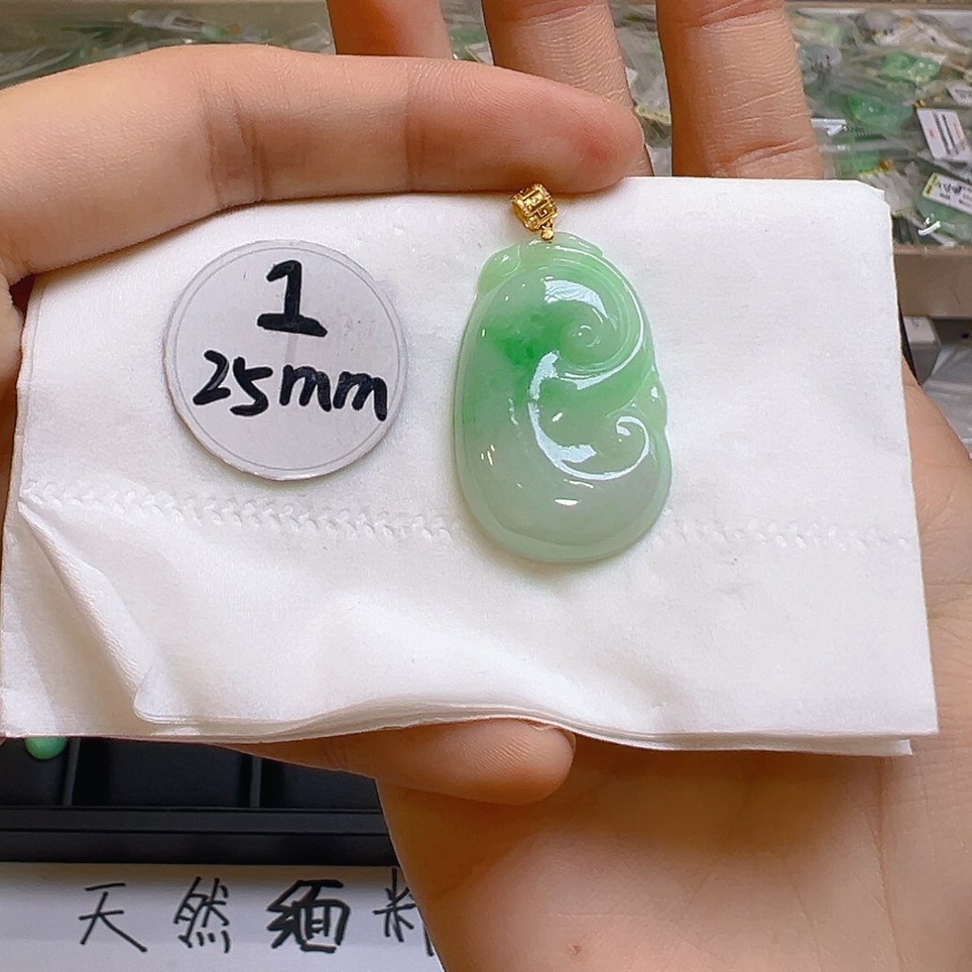 翡翠颈饰18K金镶嵌翡翠