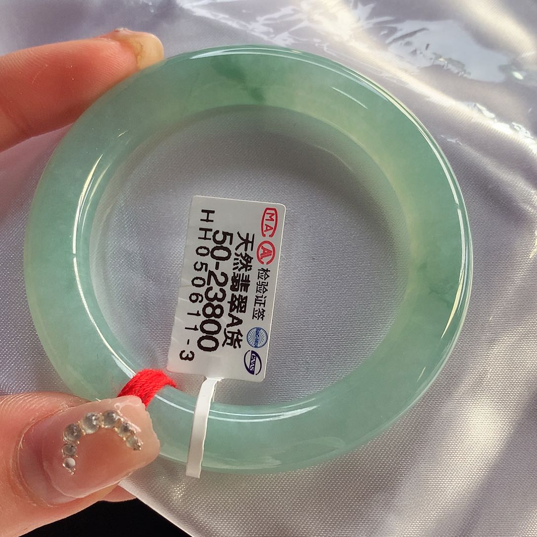 翡翠手镯未镶嵌天然翡翠50-51胖圆果绿满色