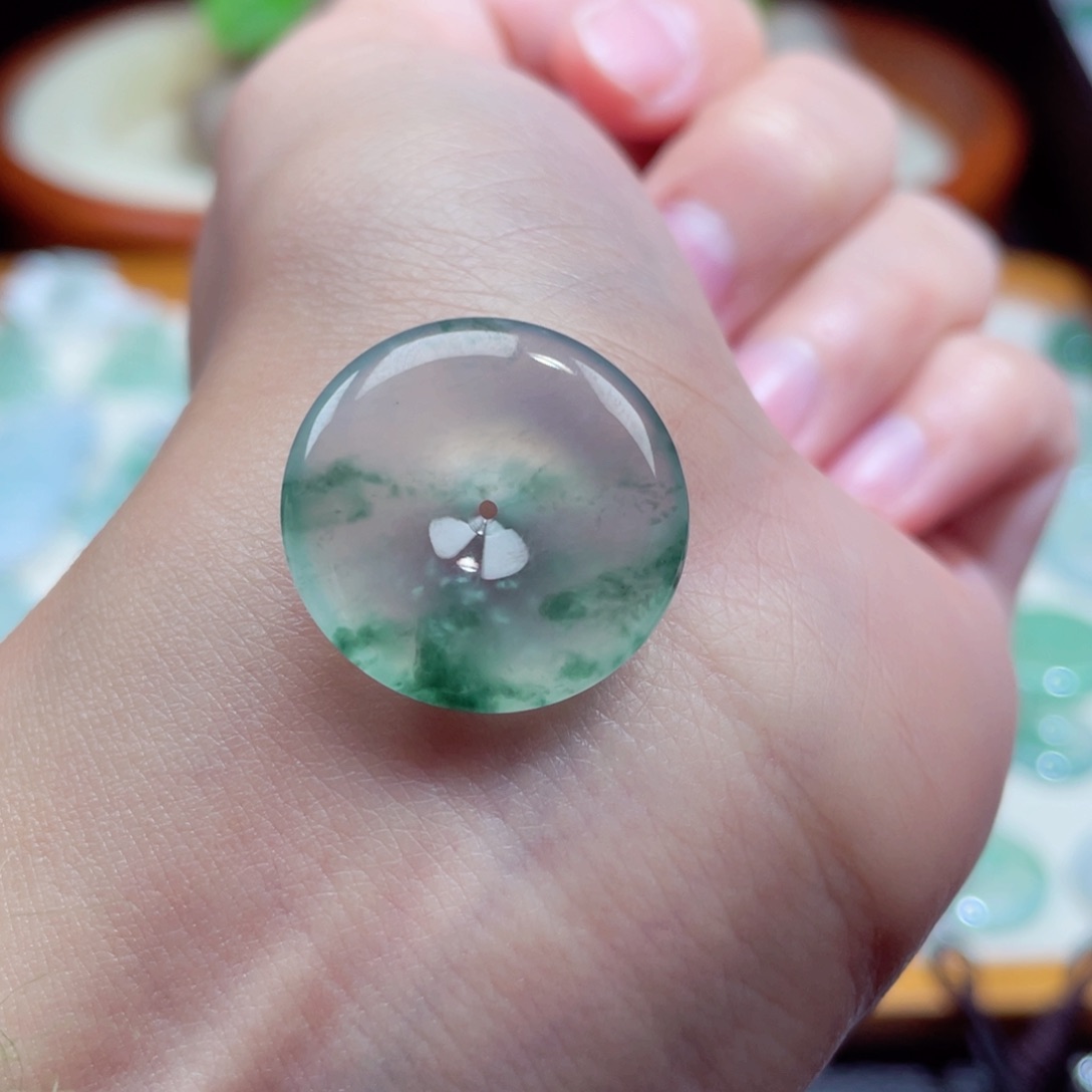 翡翠颈饰未镶嵌扣子