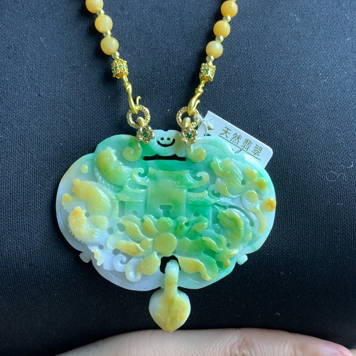 翡翠颈饰未镶嵌翡翠