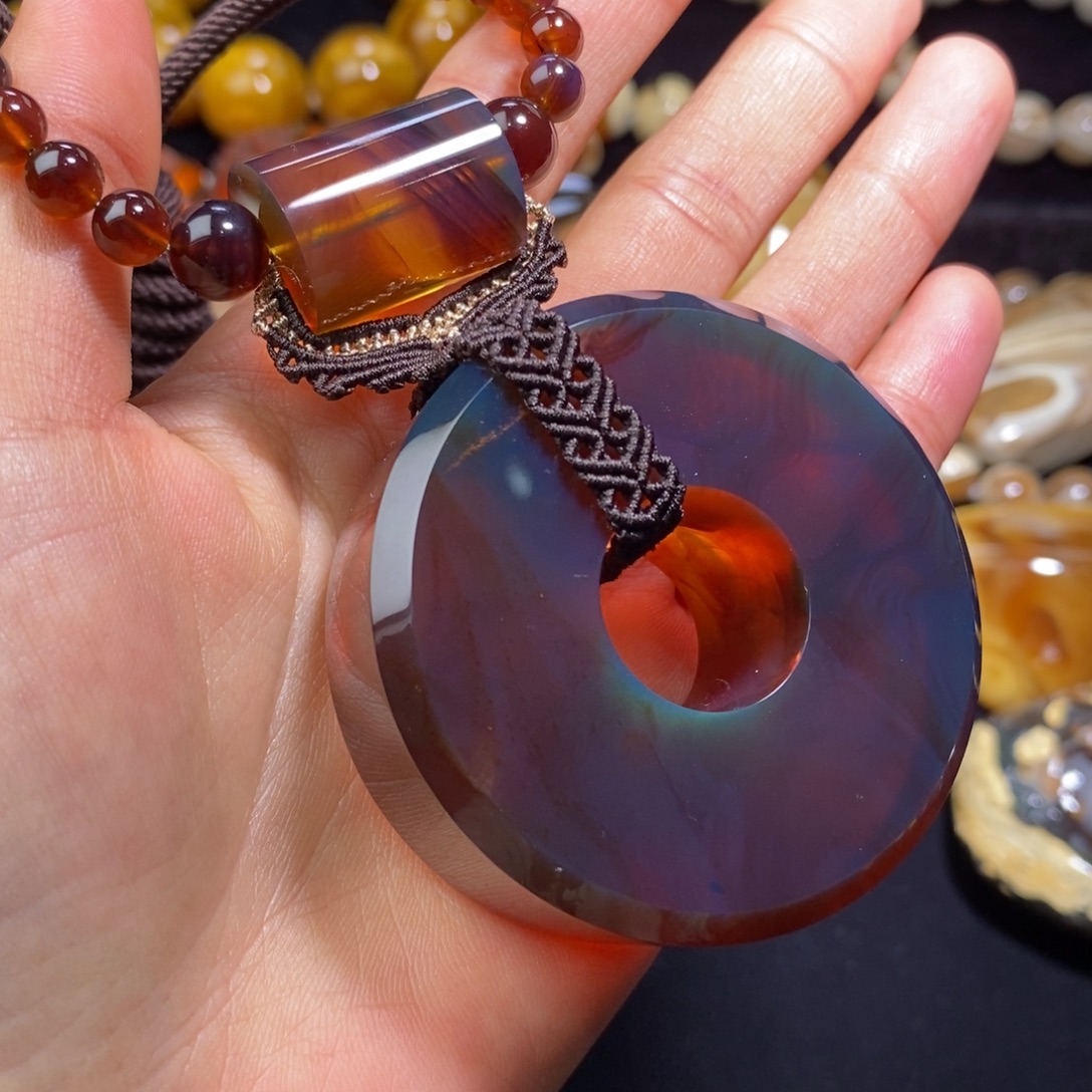 琥珀未镶嵌颈饰54.5克