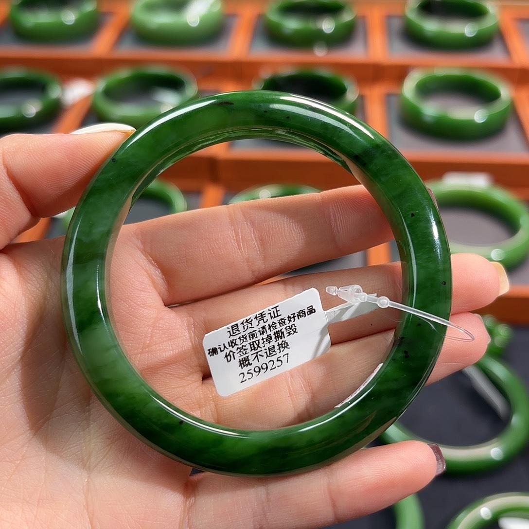 农***姐和田玉（碧玉）未镶嵌手镯正装/红皮辣绿