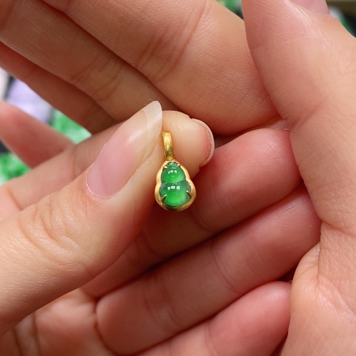 翡翠颈饰未镶嵌吊坠