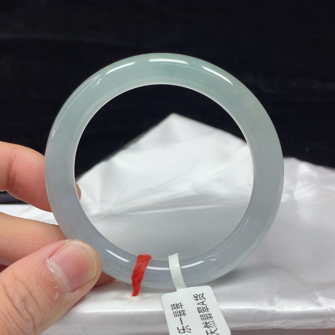 翡翠手镯（圆镯）未镶嵌52.8