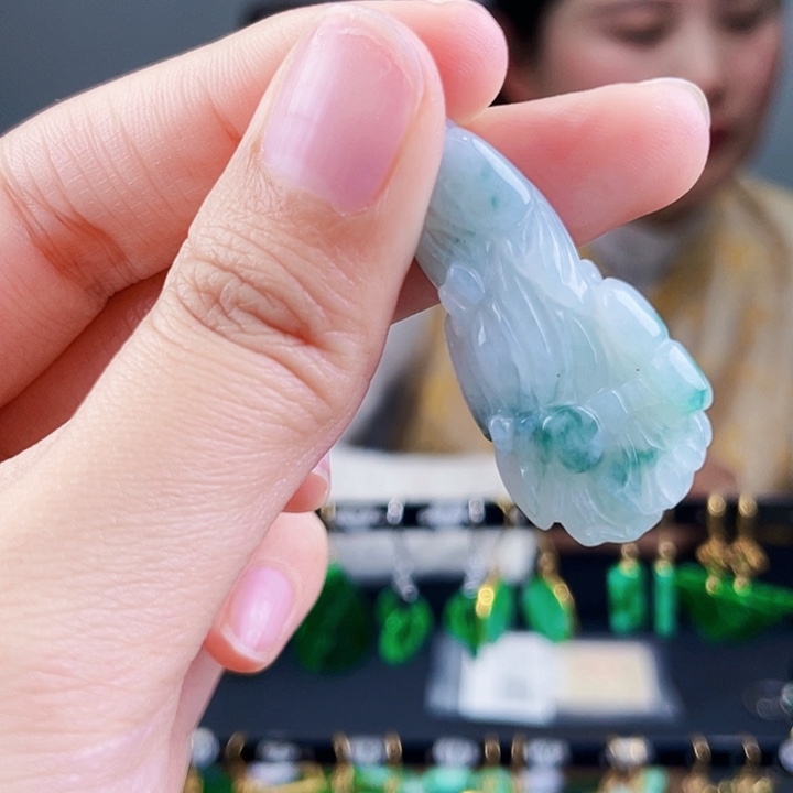 翡翠颈饰未镶嵌饰品