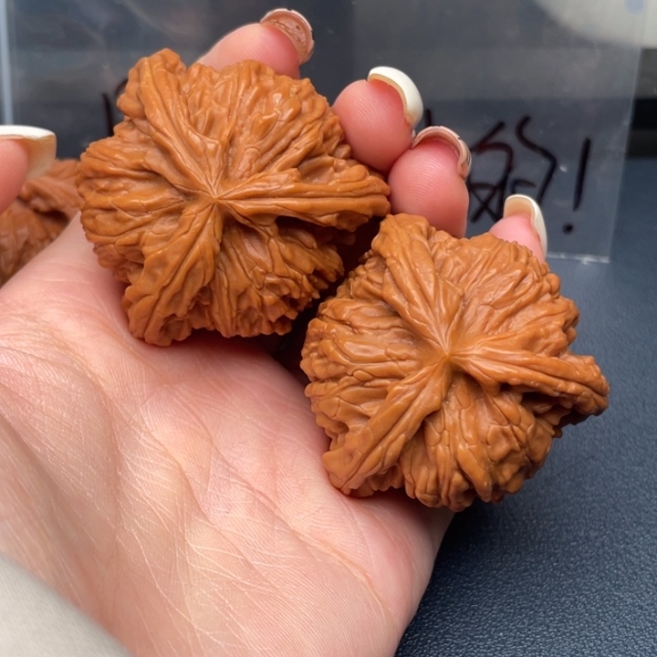 用***4文玩核桃吊坠白狮子