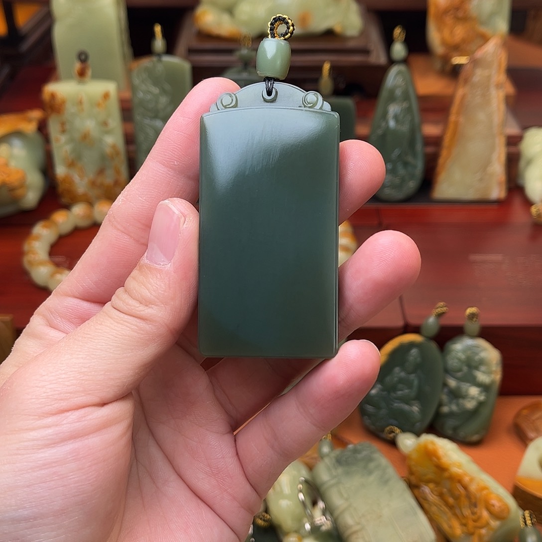 岫岩老玉（透闪石质玉）颈饰未镶嵌霸*哥