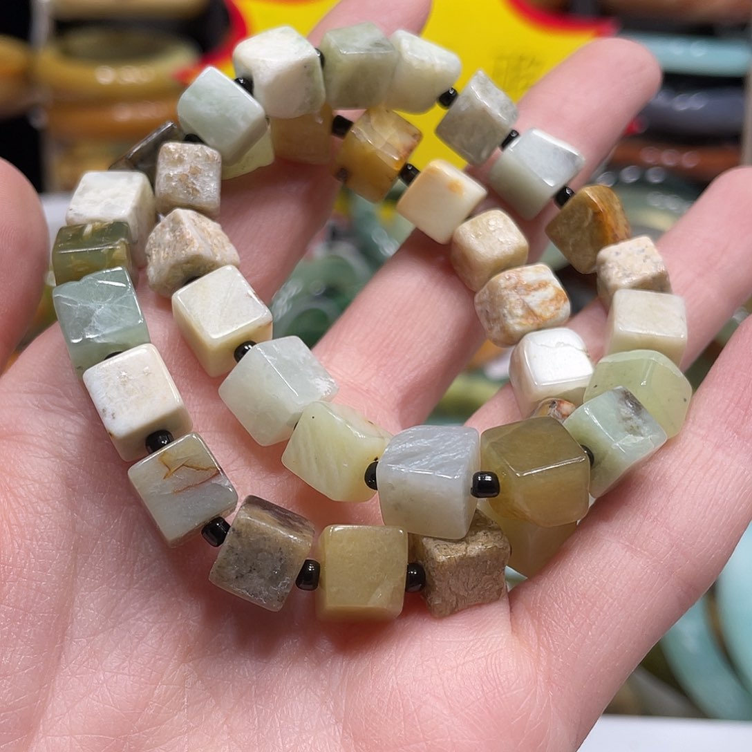 蛇纹石玉手串未镶嵌瑕