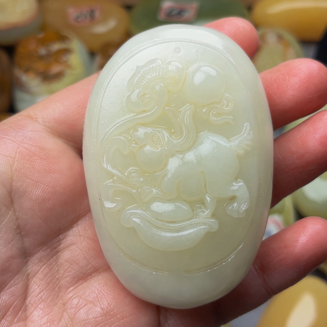 石材方解石手把件兔