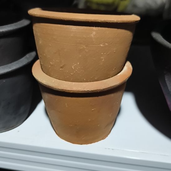 红陶苗圃盆口径11高度9到手四个底部有孔