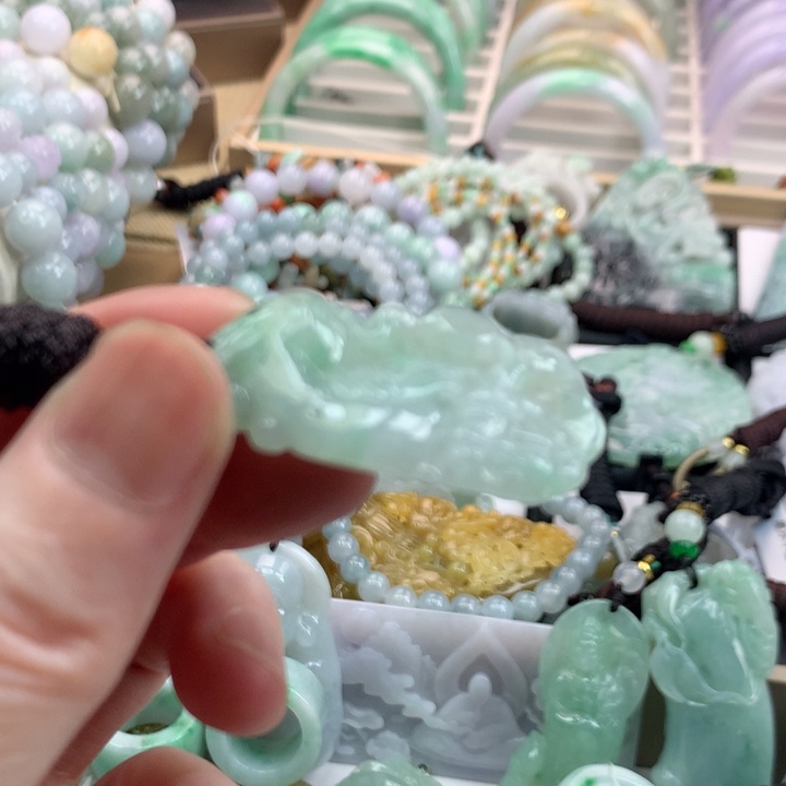 翡翠未镶嵌颈饰吊坠