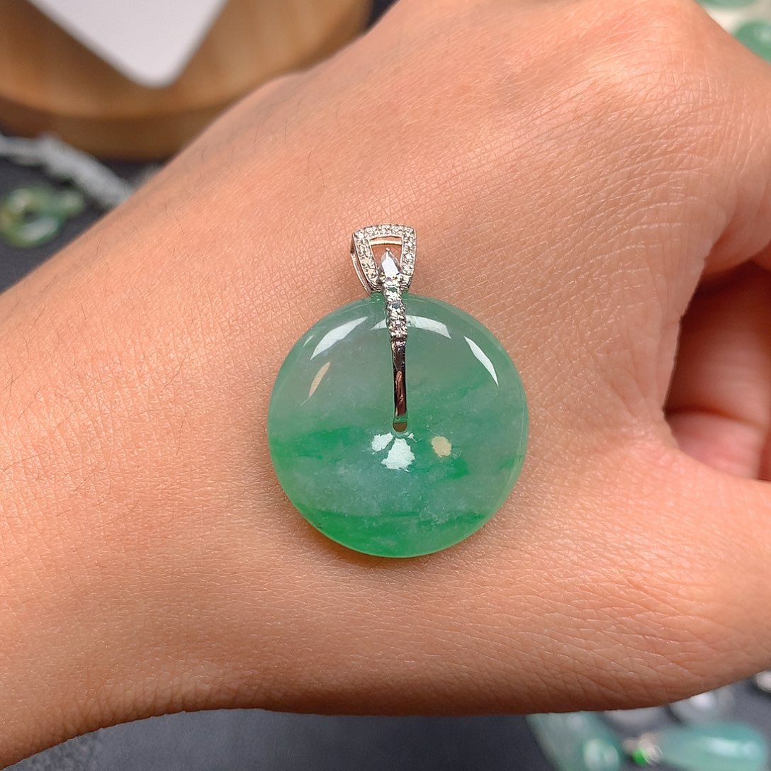 吊坠(赠链)18K金镶嵌翡翠