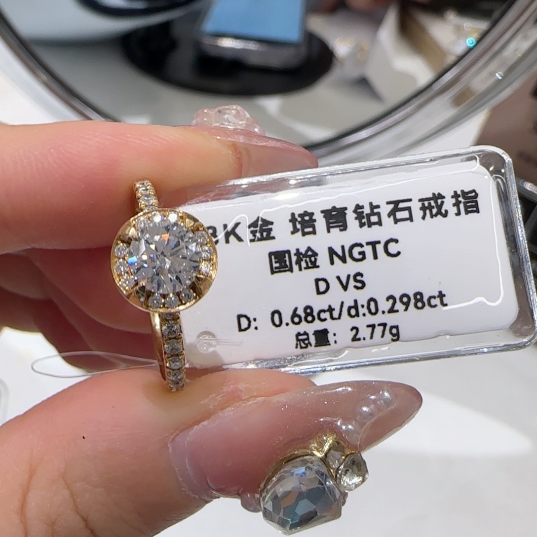 实验室培育钻石18K金镶嵌68分k黄花苞 11/16