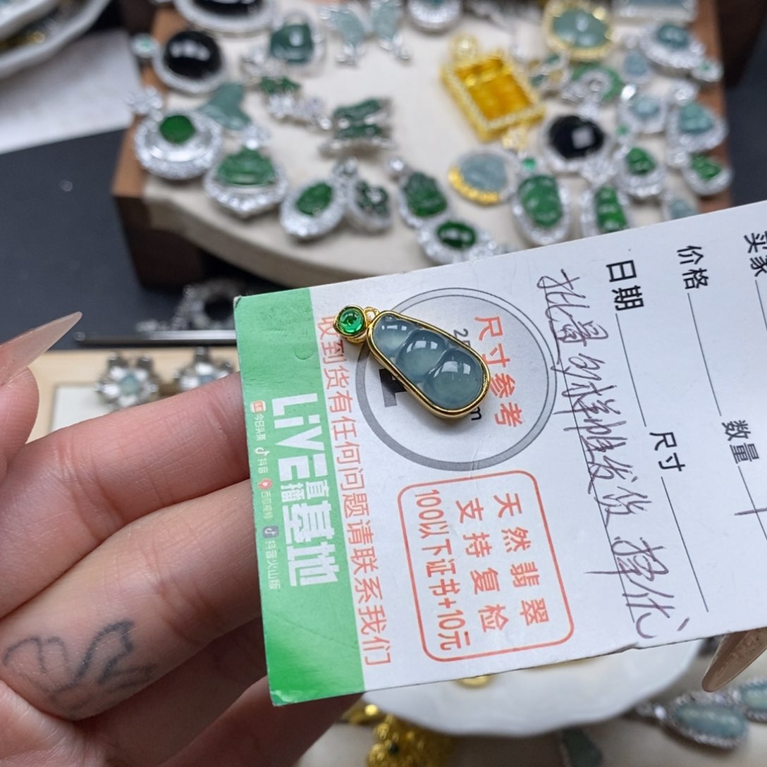 翡翠颈饰未镶嵌翡翠