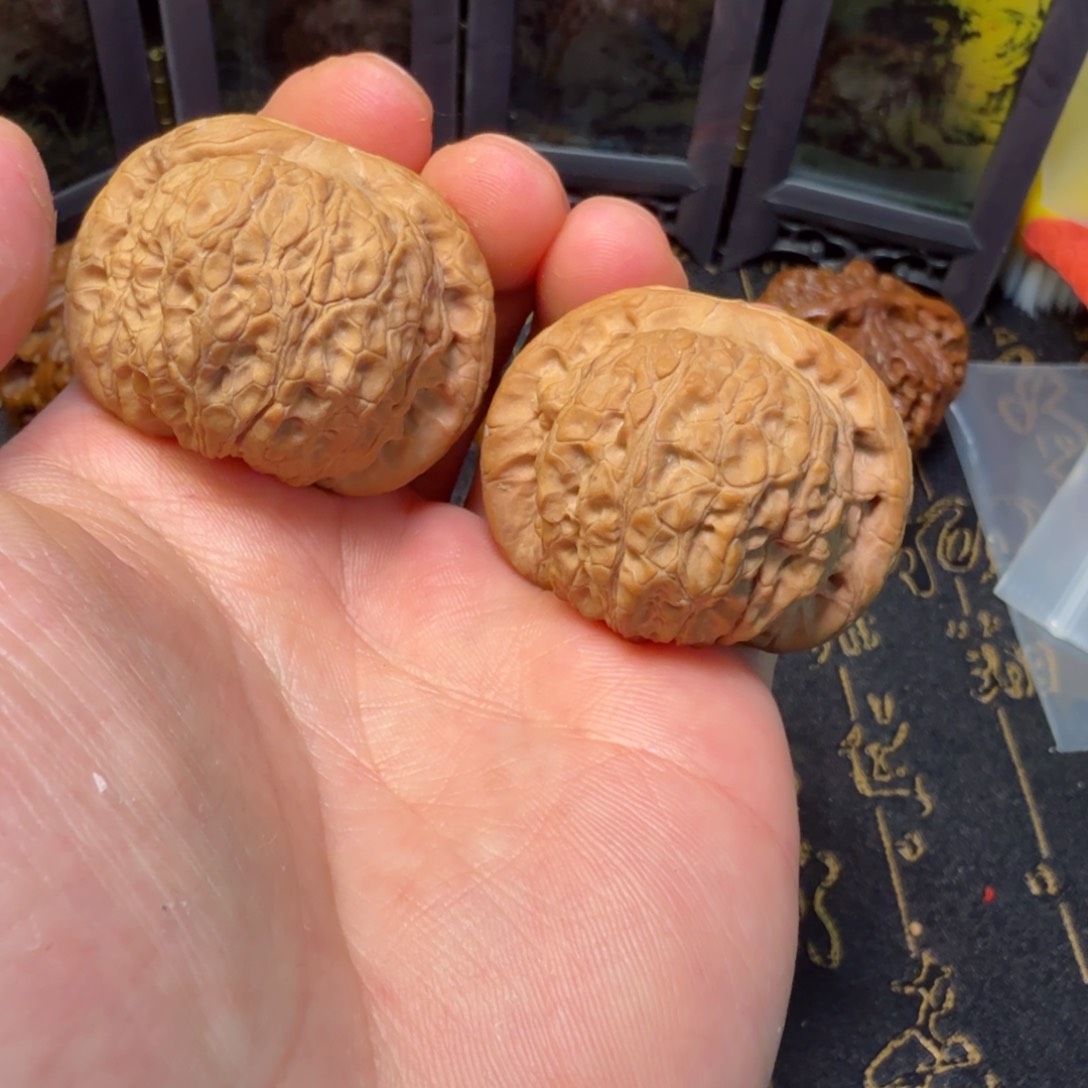 文玩核桃吊坠平谷血麒麟40