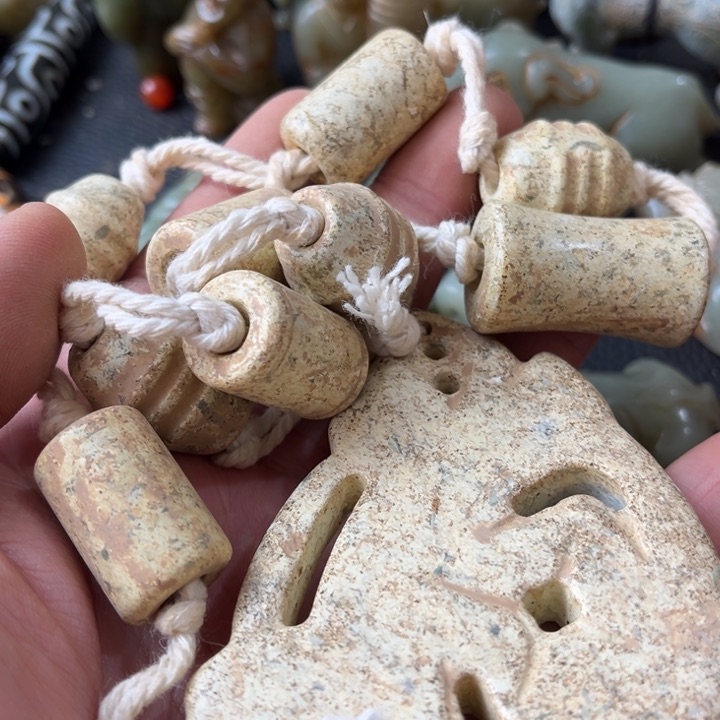 和田玉颈饰未镶嵌