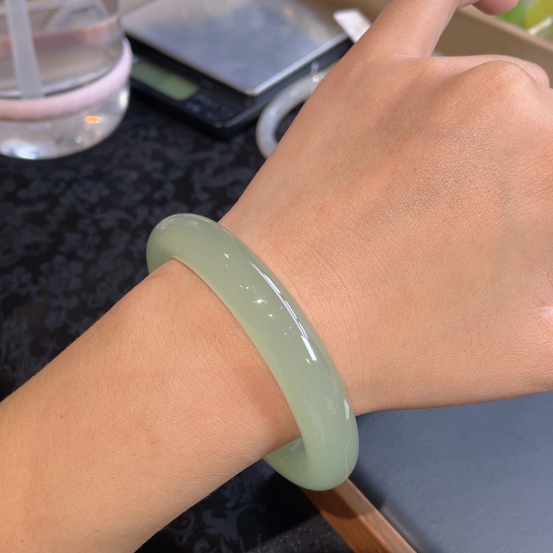 和田玉手镯未镶嵌冰绿晴 无包容