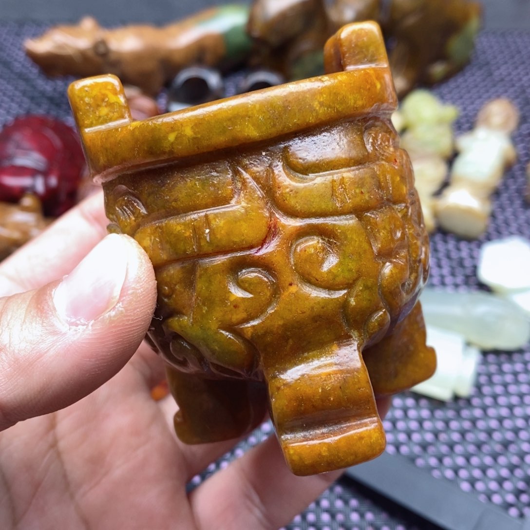 蛇纹石玉颈饰未镶嵌