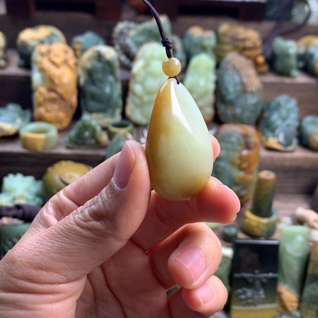 岫岩老玉（透闪石质玉）手把未镶嵌m**e