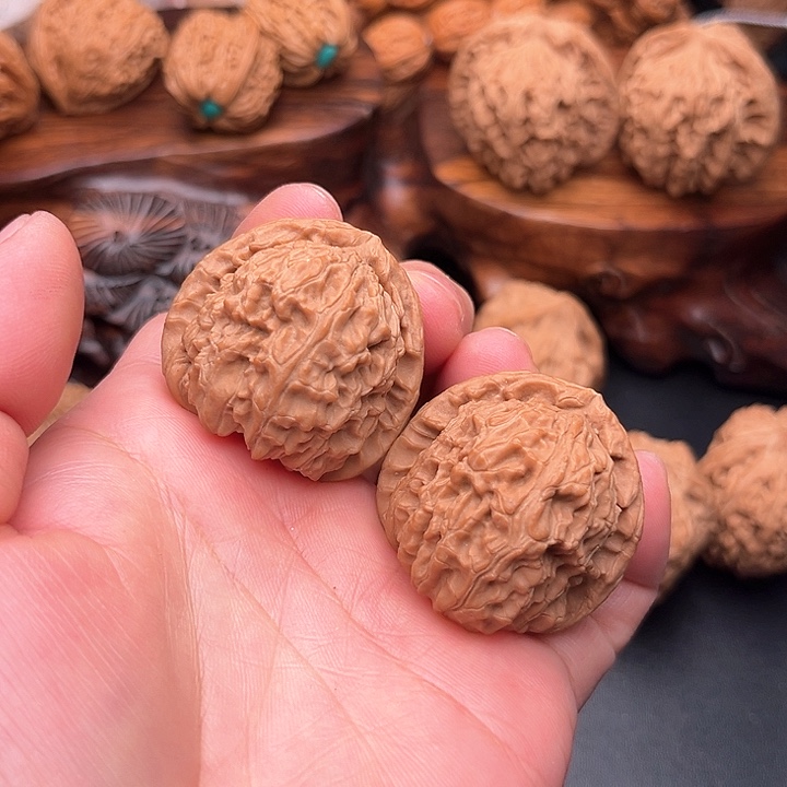 桃核把件ღ****梦核桃白狮子