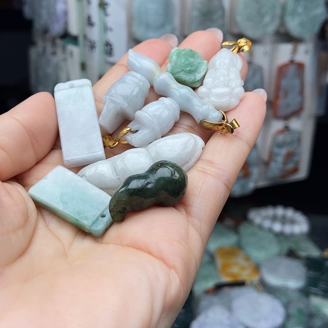 翡翠颈饰未镶嵌翡翠