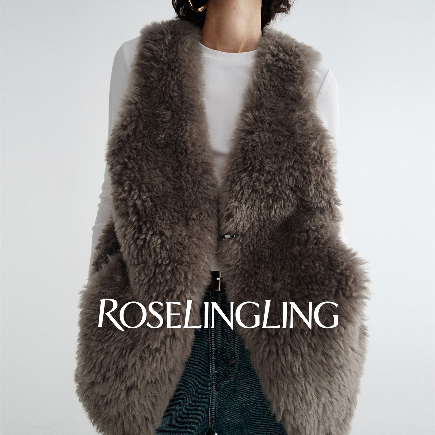 ROSELINGLING平衡温暖奢感权重 定制仿皮草感面料经典直身V领马甲