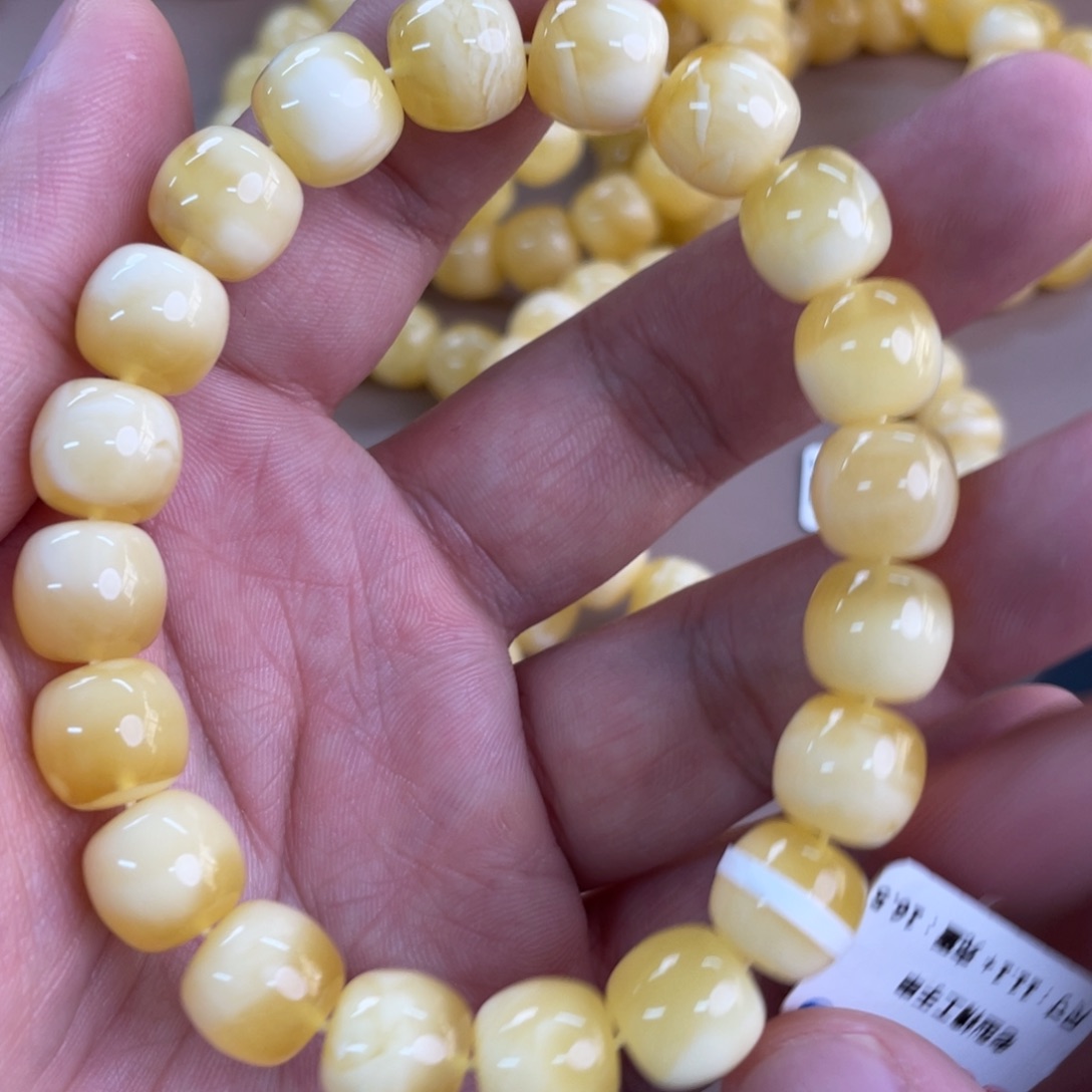 未镶嵌琥珀裸石0200000000。